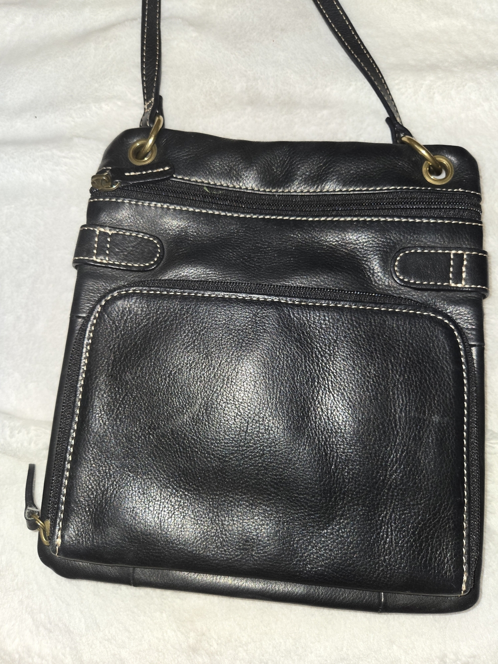 Fossil Black Leather Crossbody Bag with Contrast Stitching